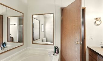 24 Silver Pond Dr, Apple Creek, OH 44606