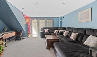 14 Bourget Ct, North Smithfield, RI 02896