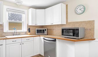 33 Upland Way, Barrington, RI 02806
