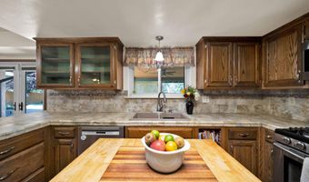 6710 Whispering Canyon Dr, Anderson, CA 96007