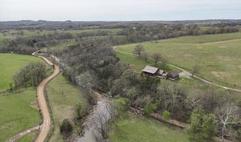 300 Round Up Ln, Bakersfield, MO 65609