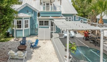 111 4th St, Apalachicola, FL 32320