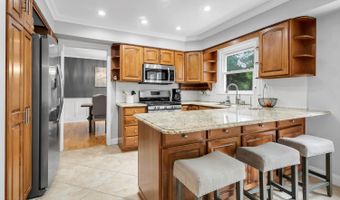 19 Stanley Ln, Middletown, NJ 07748