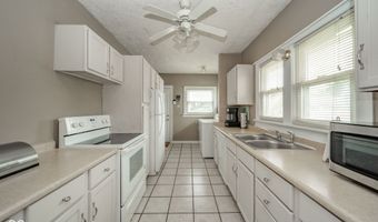 826 E 31st St, Anderson, IN 46016