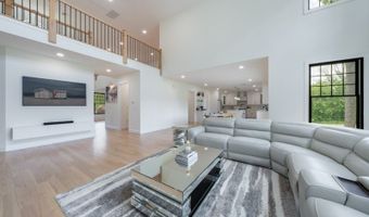 2 Buckingham Rd, Bayonne, NJ 07035