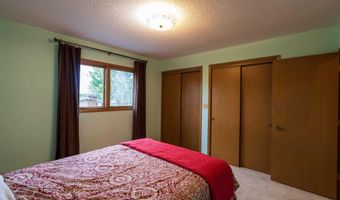 207 N 10th St, Albia, IA 52531