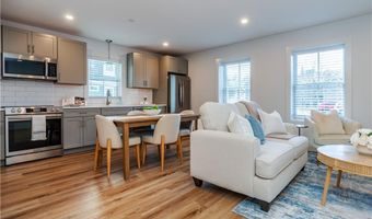 32 Exchange St 103, East Greenwich, RI 02818