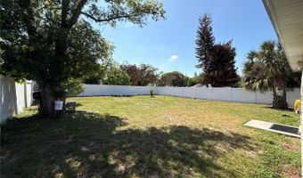 313 OAK St, Auburndale, FL 33823