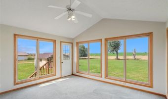 71 Railroad St, Atkins, IA 52206