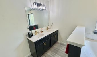 2292 Bismark Rd, Blakeslee, PA 18610