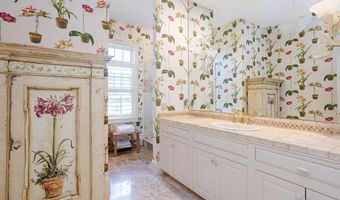 135 Cliff Dr, Narragansett, RI 02882