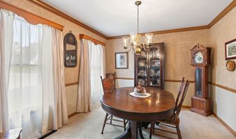 1045 Helen Dr, Algonquin, IL 60102