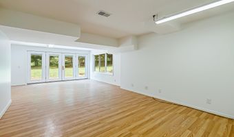 3999 Edmonton Ct, Ann Arbor, MI 48103
