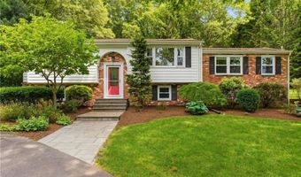 8 Ledgemont Dr, Lincoln, RI 02865