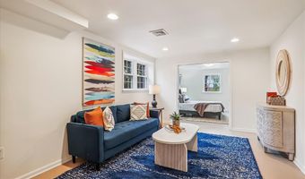 941 N MCKINLEY Rd, Arlington, VA 22205