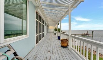 319 Bayview Dr, City By The Sea, TX 78336