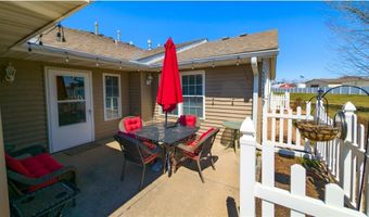 1906 Oak Tree Ln B, Austin, MN 55912