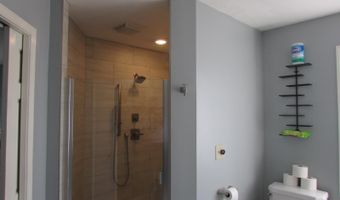1401 Sanders Dr, Auburn, IN 46706