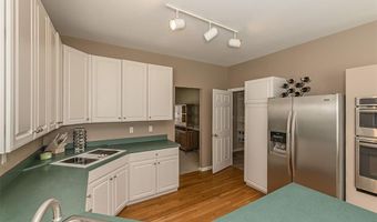 573 Castle Ridge Dr, Ballwin, MO 63021
