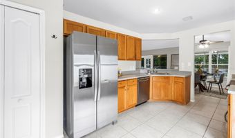 303 LAKEWAY Ln, Apollo Beach, FL 33572