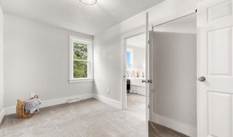 5306 Hillcrest Dr, Allenton, WI 53002