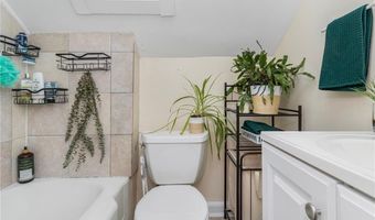 3 Prescott Pl, Newport, RI 02840