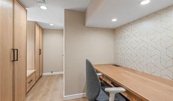 2 Lydia Ct, Albertson, NY 11507