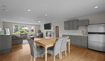 96 Roger Williams Dr, North Kingstown, RI 02852