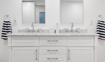 27 Sanderling Way, Middletown, RI 02842