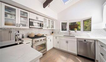 2522 Zorada Dr, Los Angeles, CA 90046
