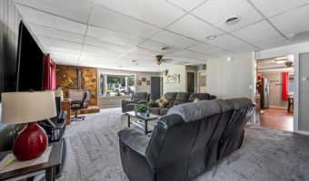 911 Kingsbury St, Belle Fourche, SD 57717