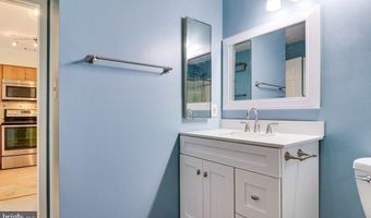 244 S REYNOLDS St 303, Alexandria, VA 22304