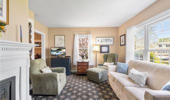 146 Bay View Ave, Bristol, RI 02809