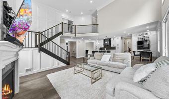 129 Magnolia Ln, Middletown, NJ 07748