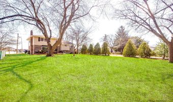 2042 S Goebbert Rd, Arlington Heights, IL 60005