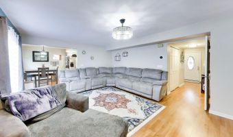 30 Oxford Ct, Algonquin, IL 60102