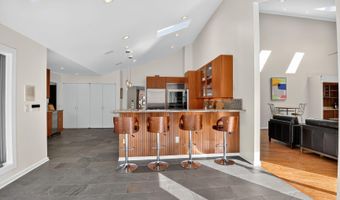 9209 VENDOME Dr, Bethesda, MD 20817