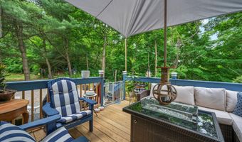 21 Lakeview Dr, Branford, CT 06405