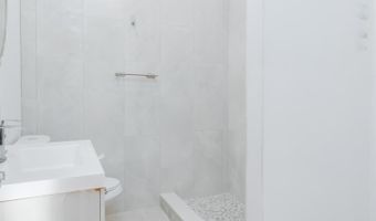 118 NEWMAN Ave 1, Bayonne, NJ 07002