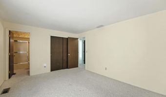 405 Hilltop Dr, Angola, IN 46703