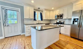 52 Bedlow Ave, Newport, RI 02840
