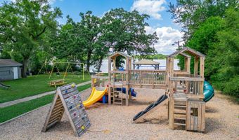 409 Maplewood Dr, Antioch, IL 60002