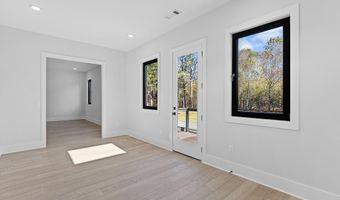 555 Versailles Dr, Auburn, GA 30011