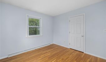 23 Algonquin Dr, Middletown, RI 02842
