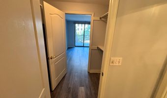 901 N MONROE St 313, Arlington, VA 22201