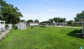 412 S 1st Ave, Brandon, SD 57005