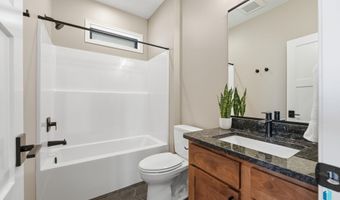 405 N Sunshine Ave, Brandon, SD 57005