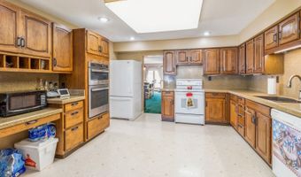 203 4th St SE, Altoona, IA 50009