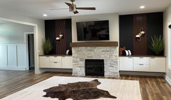 102 Fox Trail Dr, Auburn, IN 46706