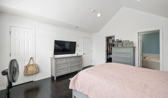 32 MARINA Dr, Bayonne, NJ 07002